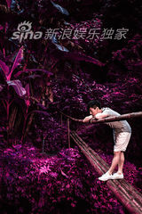 组图：吴奇隆岛国私游裸半身上演湿身诱惑