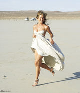 高清组图：詹妮弗-安妮斯顿真空装沙漠拍写真