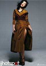 组图：朱珠大方拍情人节封面大片