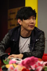 组图：林俊杰做客新浪聊天 吐舌卖萌酒窝俏皮