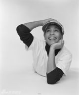 组图：惠特尼珍贵年轻照曝光 笑容灿烂展青春活力