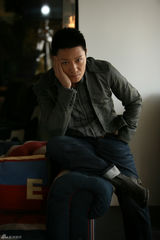 组图：李宗翰拍情人节大片 冬天单身不如流落荒岛