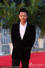 第21届金鸡百花电影节红毯男星帅气抢镜