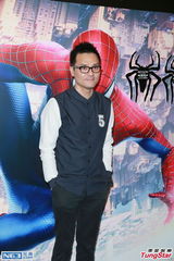 组图：文咏珊黑色吊带裙现身 惹蜘蛛侠兴奋不已