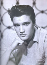 组图：猫王去世34周年 粉丝争相模仿摇滚之王