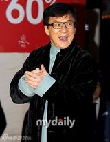 组图：成龙首尔出席《警察故事2013》韩国首映