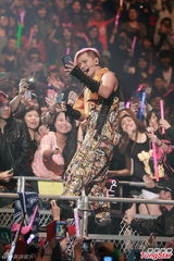 组图：罗志祥香港开唱 谭咏麟相挺当和事佬