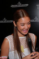 组图：乐基儿亮相名表酒会古铜肤色健康优雅