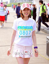 组图：张娜拉参加韩国“选民之日”相关活动