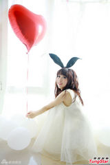 组图：吴丹妮创作曲获肯定 中秋扮玉兔甜美