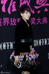 组图：海清蓬蓬裙秀美腿 俏丽减龄亮相时尚盛典