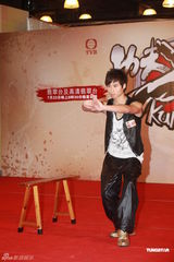 组图：惠英红低胸出镜否认旧绯闻 无线功夫新星打响