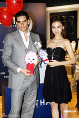 幻灯图集：香港靓模Angelababy露肩小洋装