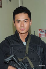 组图：宣萱马德钟等《飞虎》举枪宣传大结局