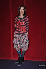 组图：英皇众星出席毕业礼 阿sa陈伟霆情侣档现身 