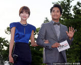 组图：全智贤富川奇幻电影节黑色礼服性感迷人