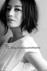 幻灯图集：赵薇纯美写真曝光 率性优雅彰显大气