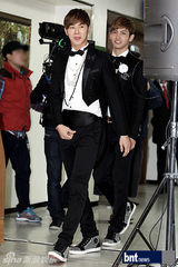 组图：东方神起允浩昌珉亮相演唱会记者会