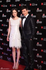 高清图：2011网络盛典杨幂冯绍峰苏芒三人组现身