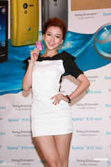 幻灯图：AngelaBaby性感露背 避谈恋情称与工作拍拖 