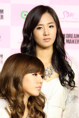 高清图：少女时代倾情开唱 载歌载舞活力四射