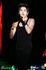 组图：韩团f(x)EXO-M等亮相上海K-POP音乐演唱会