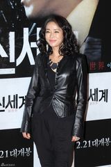 高清图：李政宰新片试映 宋智孝河智苑红毯斗艳