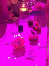 独家组图：晶刚大婚内场喜庆迎宾 李小鹏开心热聊