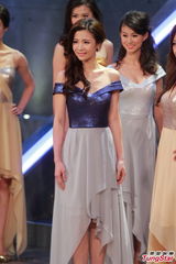 组图：港姐准决赛诞生10强 白纱裙秀腿抢镜