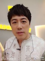 组图：歌手2决赛彩排 张嘉译现身黄绮珊大笑