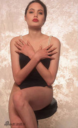 幻灯图集：安吉丽娜16岁写真曝光 眼神似梦露 