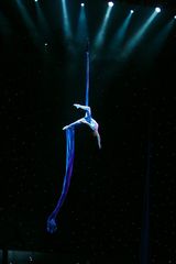 高清组图：双拥晚会 杂技《星空之恋》