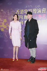 组图：章子怡火红包身裙挽手梁朝伟 宗师夺4奖