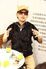 组图：黄子佼办展秀30年个人收藏 各类藏品吸人眼球