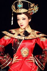 组图：于瑛楠《中国风》清宫装性感露腿