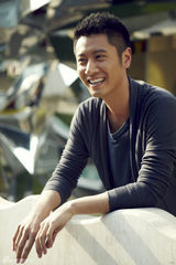 组图：任重最新写真曝光 流露别样夏日清新