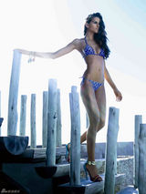 组图：巴西超模伊莎贝儿-歌勒泳装秀美腿