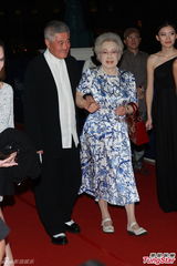 组图：华鼎奖红毯巨星闪耀 妮可刘晓庆斗艳