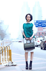 明星爱街拍：摇滚女爵杨乃文浪漫演绎都市OL