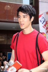 幻灯组图：王力宏8月推新专辑 不怕与周杰伦做比较