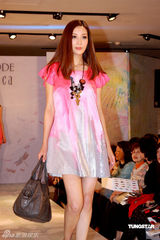 幻灯图：Jessica C.出席时装秀 自曝将进军影剧圈