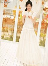 组图：袁姗姗夏日写真 清新白衣化身正能量女孩