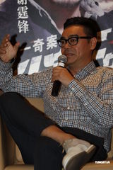 组图：刘青云宣传频耍宝 江一燕靓丽现身不慎走光