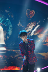 组图：湖南元宵EXO热舞 何炅马丽小品植入叫兽