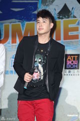 组图：吴克群梁静茹夏日唱响 潘玮柏杨丞琳接棒