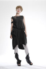 组图：亚运推广大使谭维维烈焰红唇写真