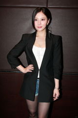 幻灯组图：胡静产后首度亮相 转变身份做监制