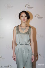 组图：周迅现身扮小女人 与赵薇传不和只当玩笑