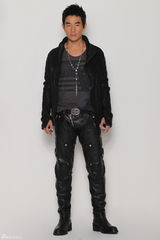 组图：任贤齐9年后北京开唱 黑白写真型男本色