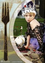 组图：滨崎步新娘装似芭比 爆乳装上围丰满